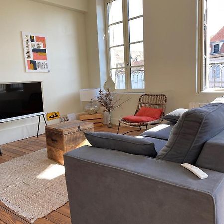 Appartement Au Coeur Du Centre Historique Avallon Bagian luar foto