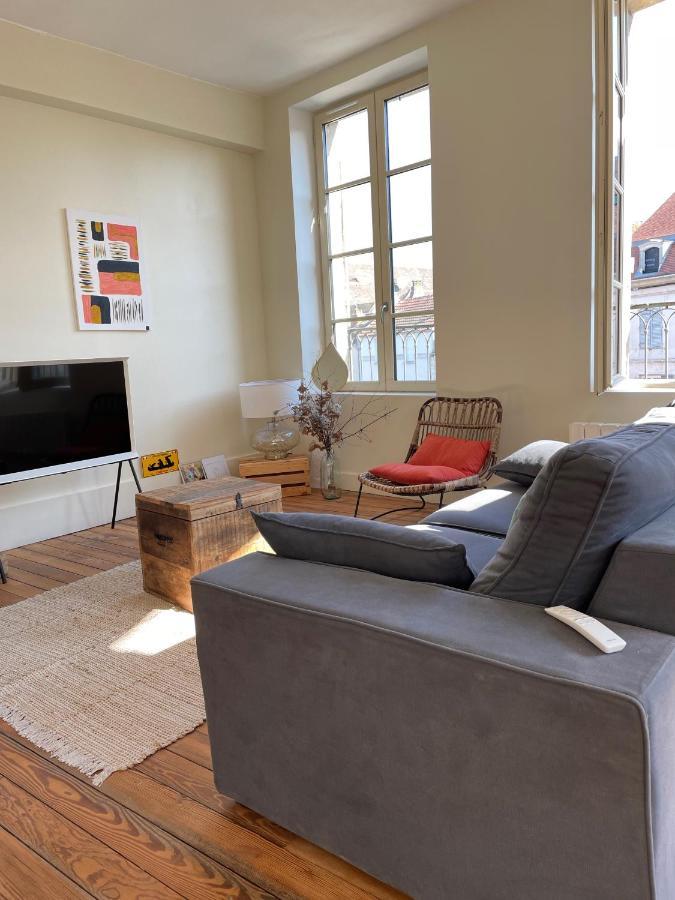 Appartement Au Coeur Du Centre Historique Avallon Bagian luar foto