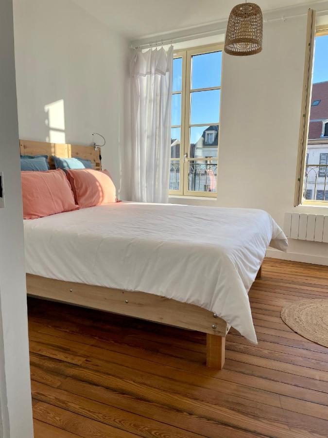 Appartement Au Coeur Du Centre Historique Avallon Bagian luar foto