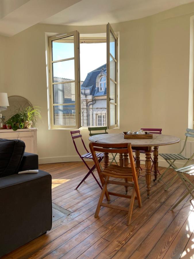 Appartement Au Coeur Du Centre Historique Avallon Bagian luar foto